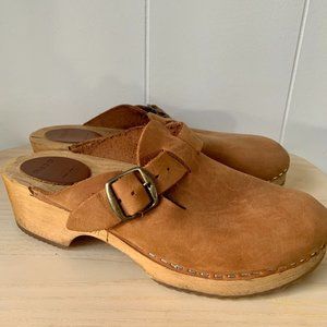 MABO WOMEN'S SUEDE CLOGS
